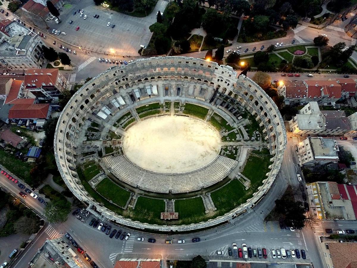 Rooms Aida Pula Exterior photo